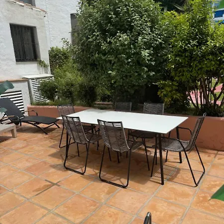 Апартаменты Luxurious In Puerto Banus